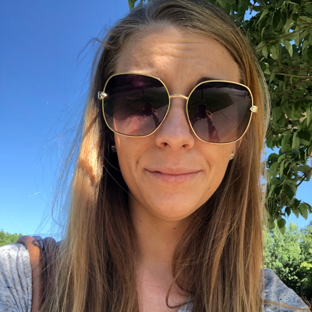 Meet your Posher, Cortney